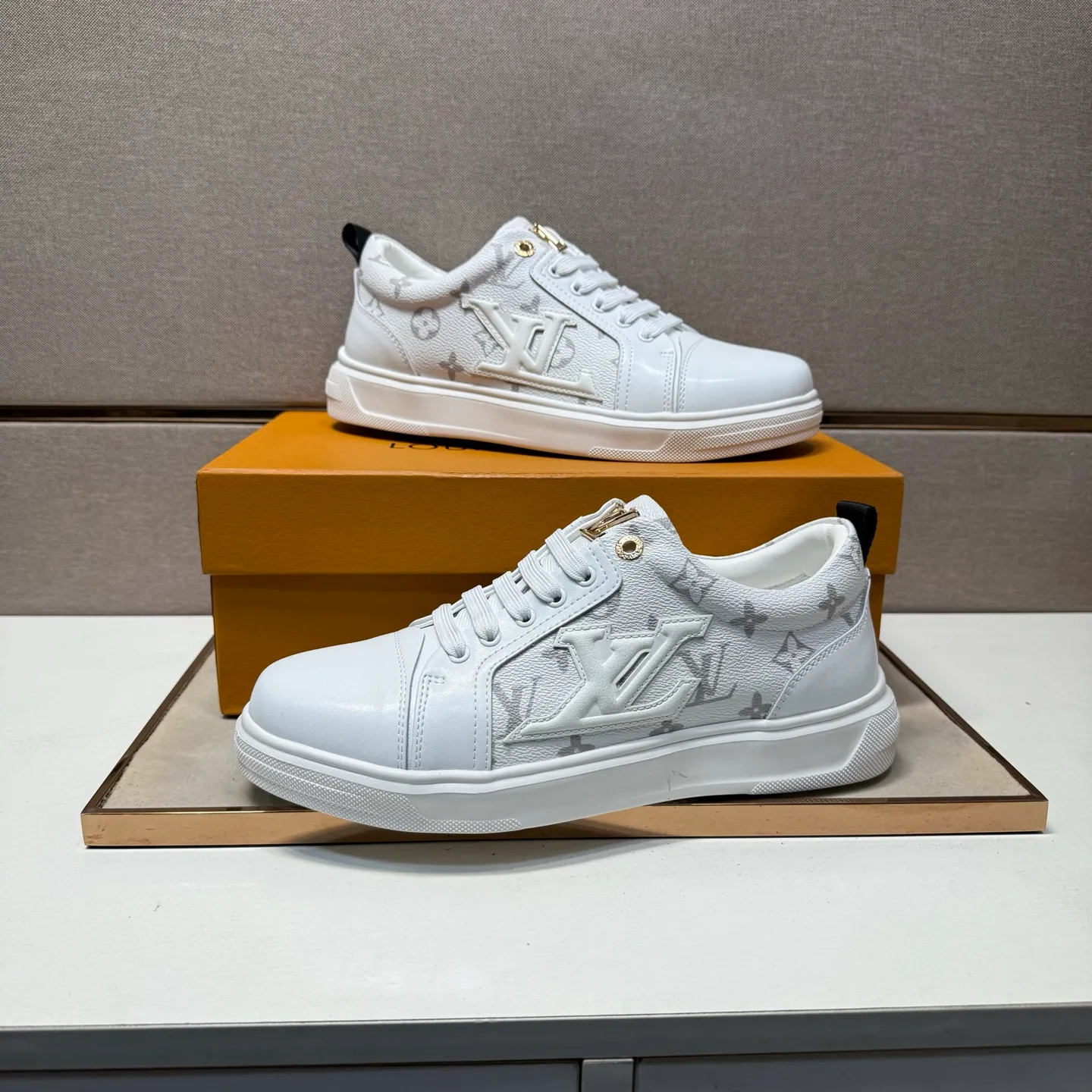 ⬛️Ex-factory price p400 [LV~] Men's casual shoes, 2025z cabinet sales simultaneously 🔶Code number: 38-44#️⃣ 🔷3 colors🔜The upper is made of multi-material splicing ➕Genuine leather lining, comfortable and breathable, sole: original comfortable and wear-resistant outsole, ⚠️real thing📱photographed🎬real thing is better📢📢📢